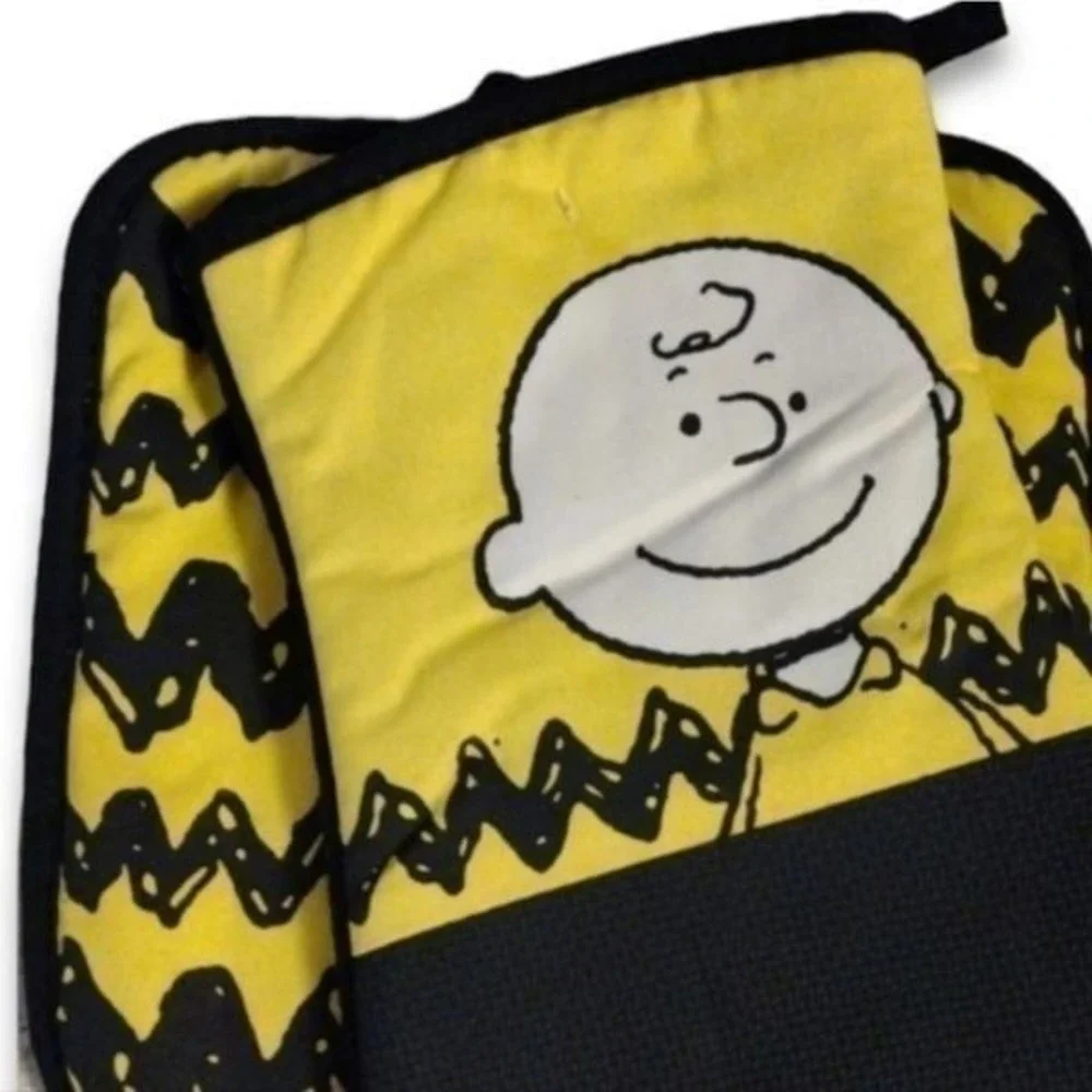 Peanuts Charlie Brown Printed Oven Mitt And Potholder Set NWT Gifts Yellow Black